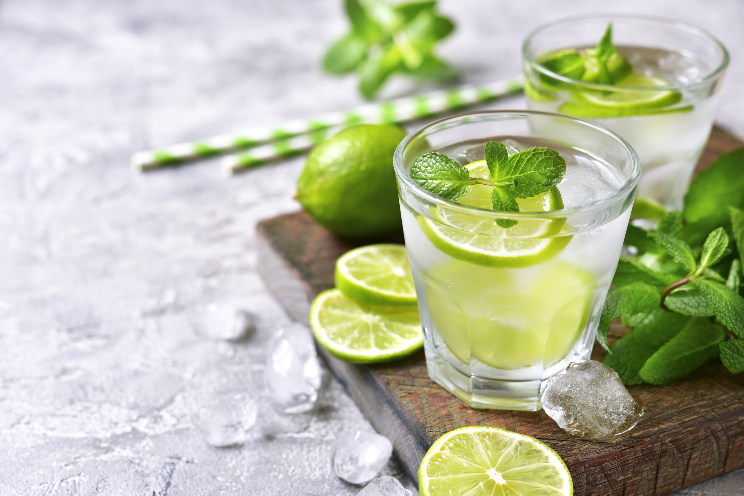 Cold,Refreshing,Summer,Lemonade,Mojito,In,A,Glass,On,A