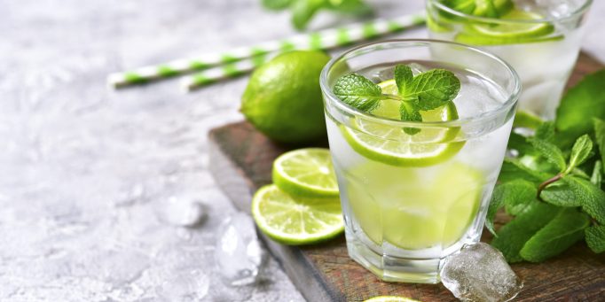 Cold,Refreshing,Summer,Lemonade,Mojito,In,A,Glass,On,A